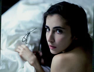 Dilan Gwyn autograph