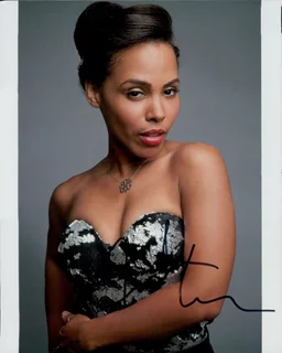 Amirah Vann autograph
