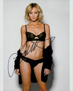 Laura Vandervoort autograph