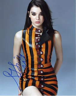 Hailee Steinfeld autograph