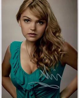 Aimee Teegarden autograph