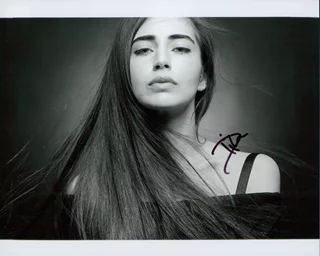 Dilan Gwyn autograph