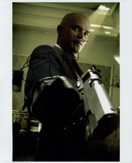 Timothy Olyphant autograph