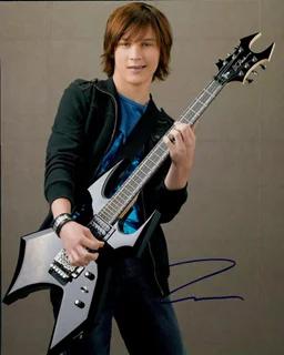 Logan Miller autograph