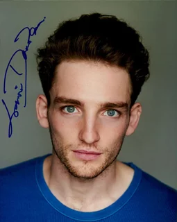 Laurie Davidson autograph