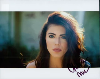 Chelsea Mee autograph