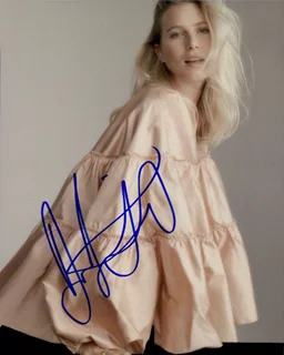 Dree Hemingway autograph