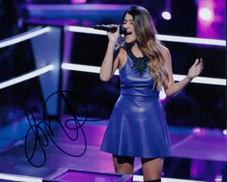 Mia Pfirrman autograph