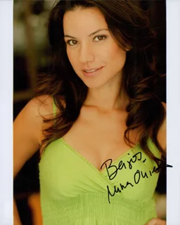 Mina Olivera autograph