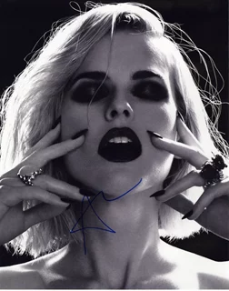 Alice Eve autograph
