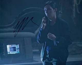 Shannon Woodward autograph