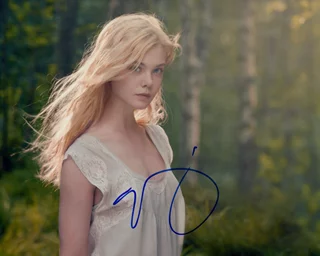 Elle Fanning autograph