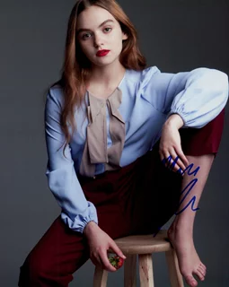 Morgan Saylor autograph