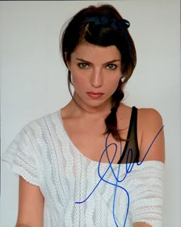 Angela Trimbur autograph