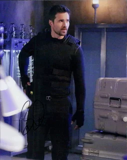 Brett Dalton autograph