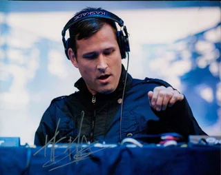 Kaskade autograph