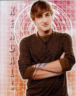 Kendall Schmidt autograph