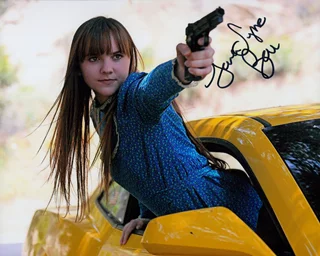 Tara Lynne Barr autograph