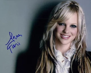 Anna Faris autograph