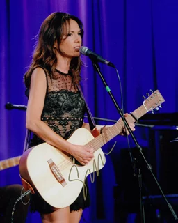 Susanna Hoffs autograph