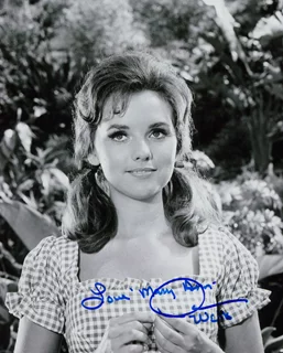 Dawn Wells autograph