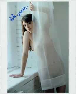 Lola Grace autograph