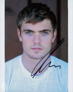 Alex Roe autograph