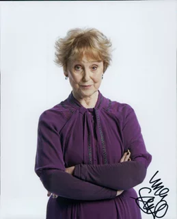 Una Stubbs autograph