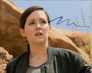Shannon Woodward autograph