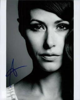 Amanda Crew autograph