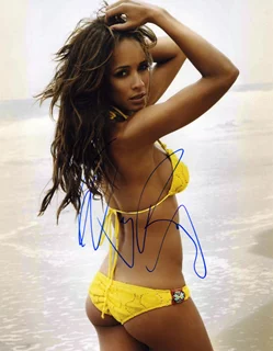 Dania Ramirez autograph