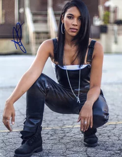 Alexandra Shipp autograph