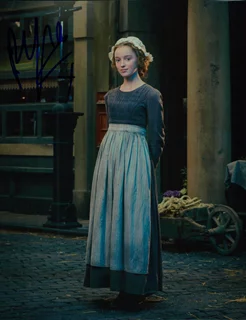 Phoebe Dynevor autograph