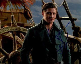 Garrett Hedlund autograph