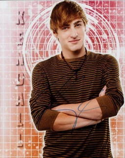 Kendall Schmidt autograph