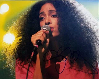 Solange Knowles autograph