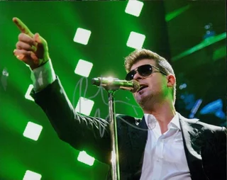Robin Thicke autograph