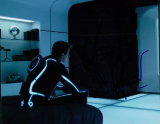 Garrett Hedlund autograph