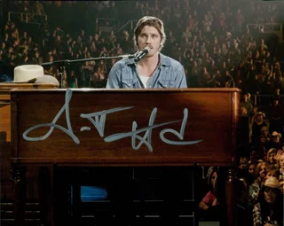 Garrett Hedlund autograph