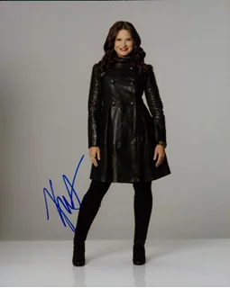 Katie Lowes autograph
