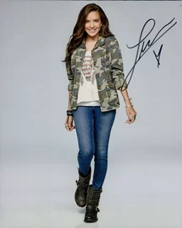 Lilimar Hernandez autograph