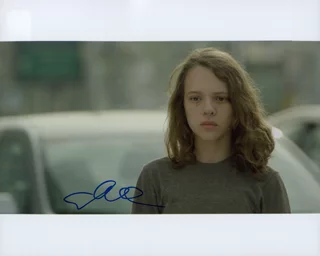 Shira Haas autograph