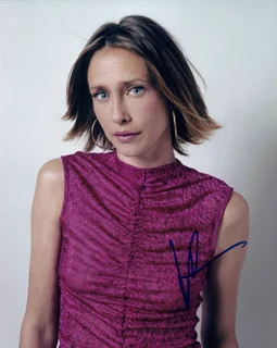 Vera Farmiga autograph