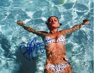 Phoebe Tonkin autograph