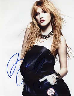 Bella Thorne autograph