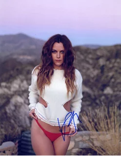 Riley Keough autograph