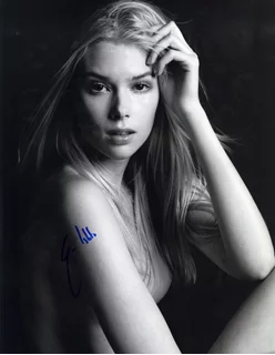 Emma Ishta autograph
