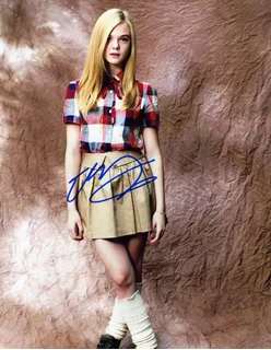 Elle Fanning autograph