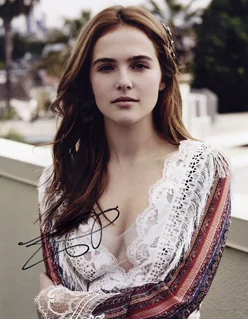 Zoey Deutch autograph
