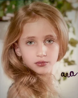 Ava Kolker autograph